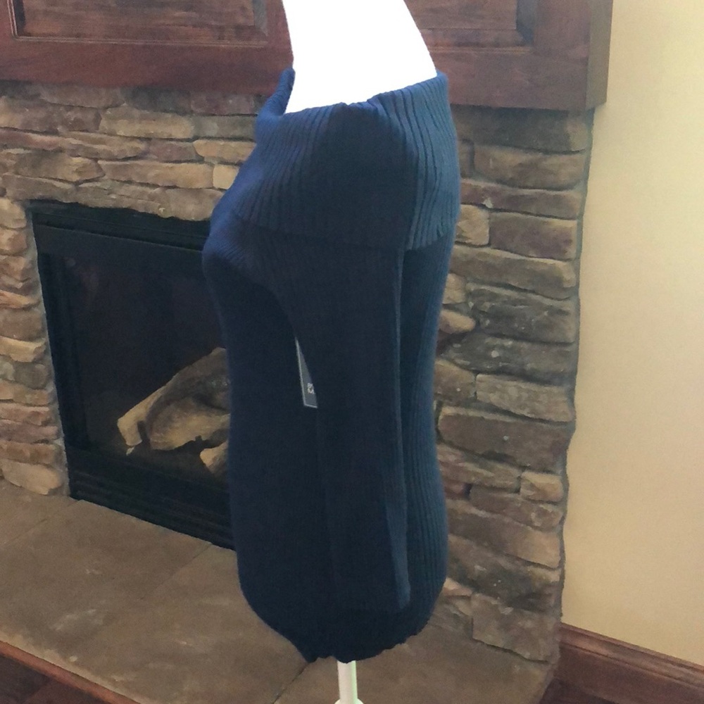 NWT off the shoulder navy sweater size M - Picture 2 of 7